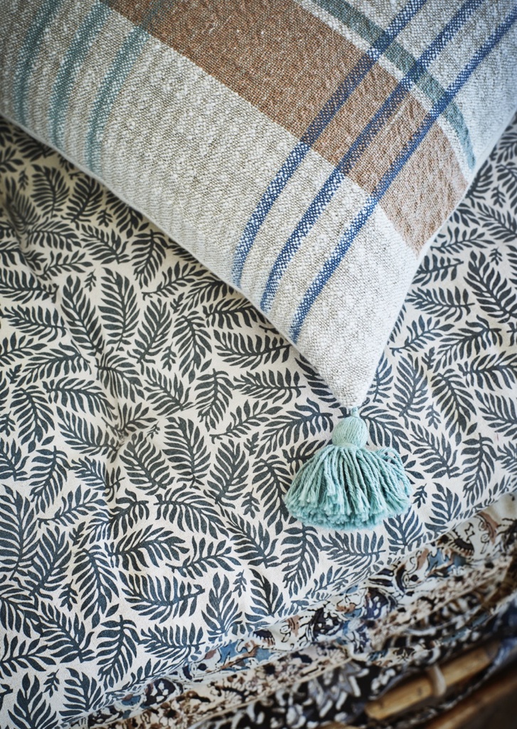 Coussin beige /caramel/bleu