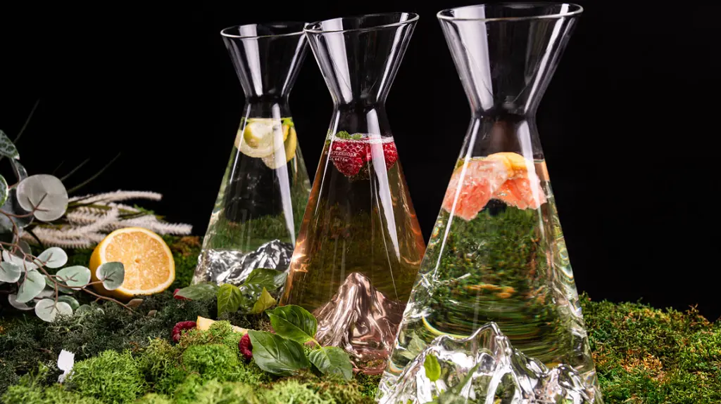 Carafe en verre montagne.webp