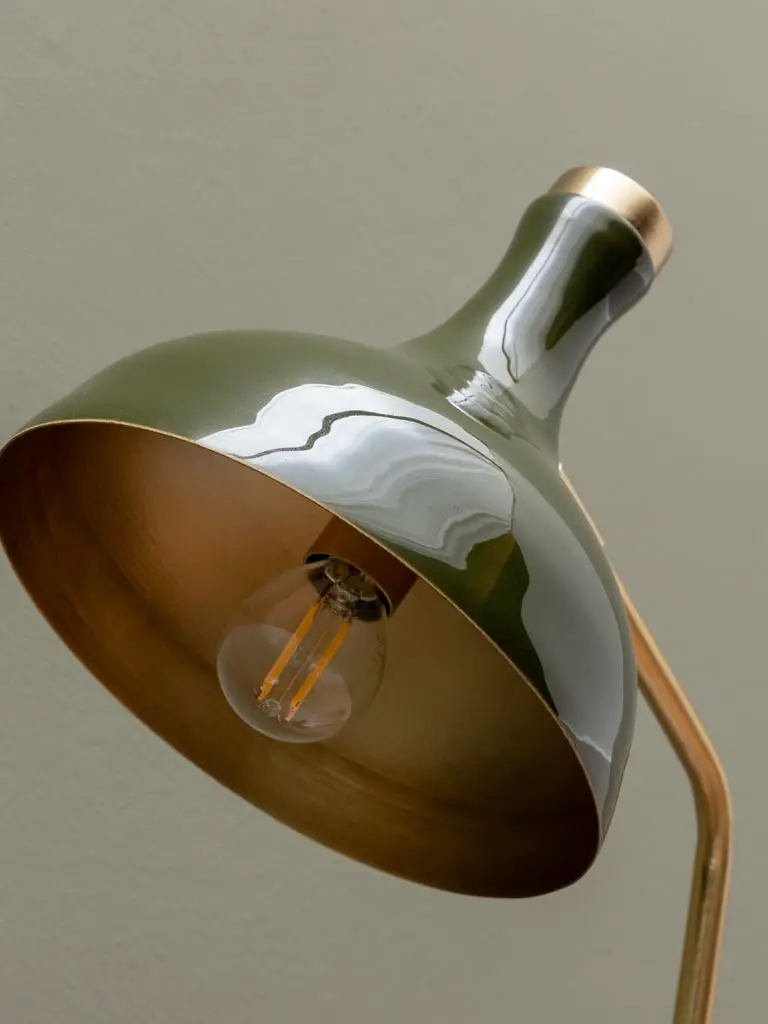 Lampe de bureau verte et dorée (3).webp
