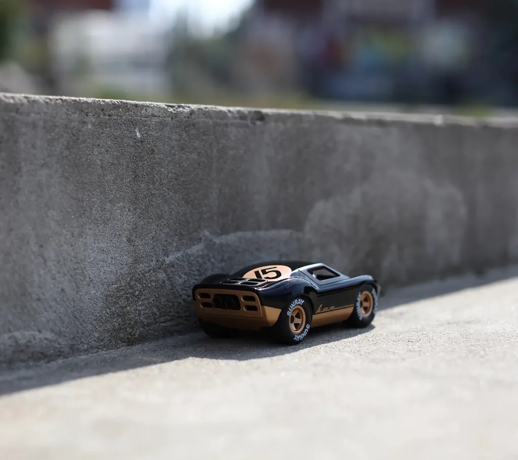 Voiture Mini Ken Cave - Noir:Or - 2.webp
