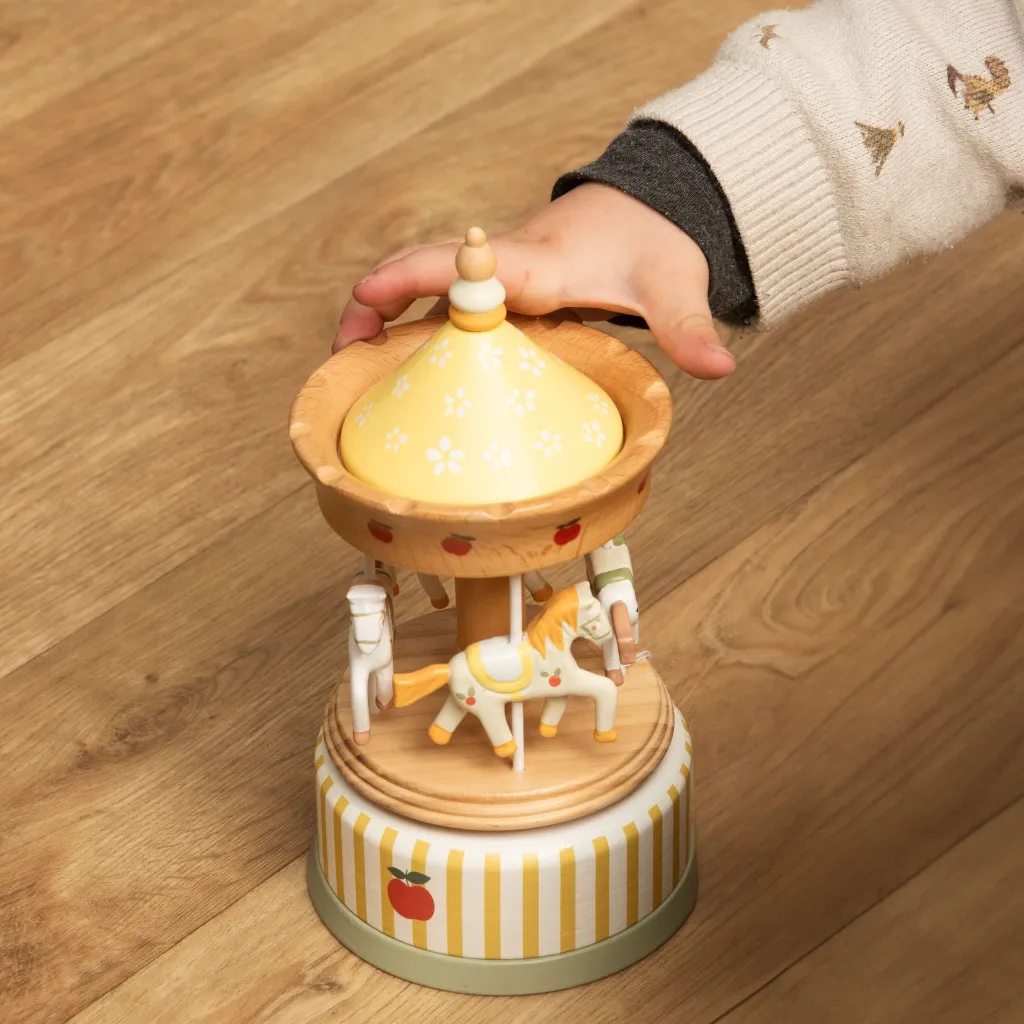 Carrousel musical décoratif en bois | Décoration chambre enfant & cadeau naissance 3.webp