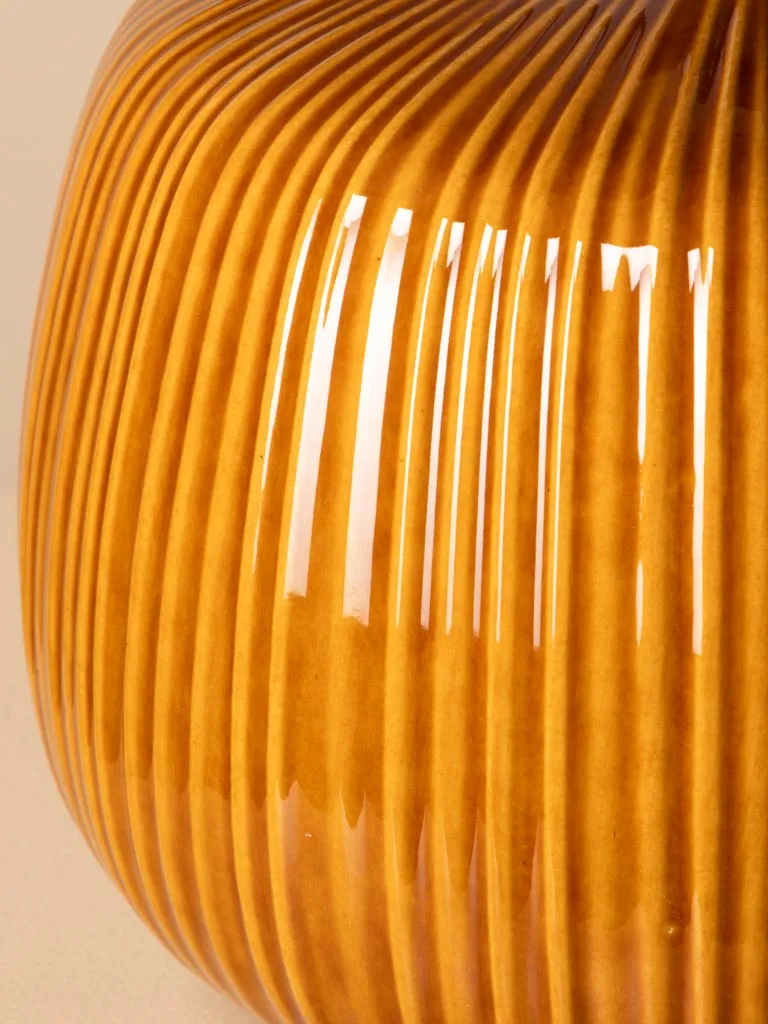 Petite lampe ocre Esta 4.webp