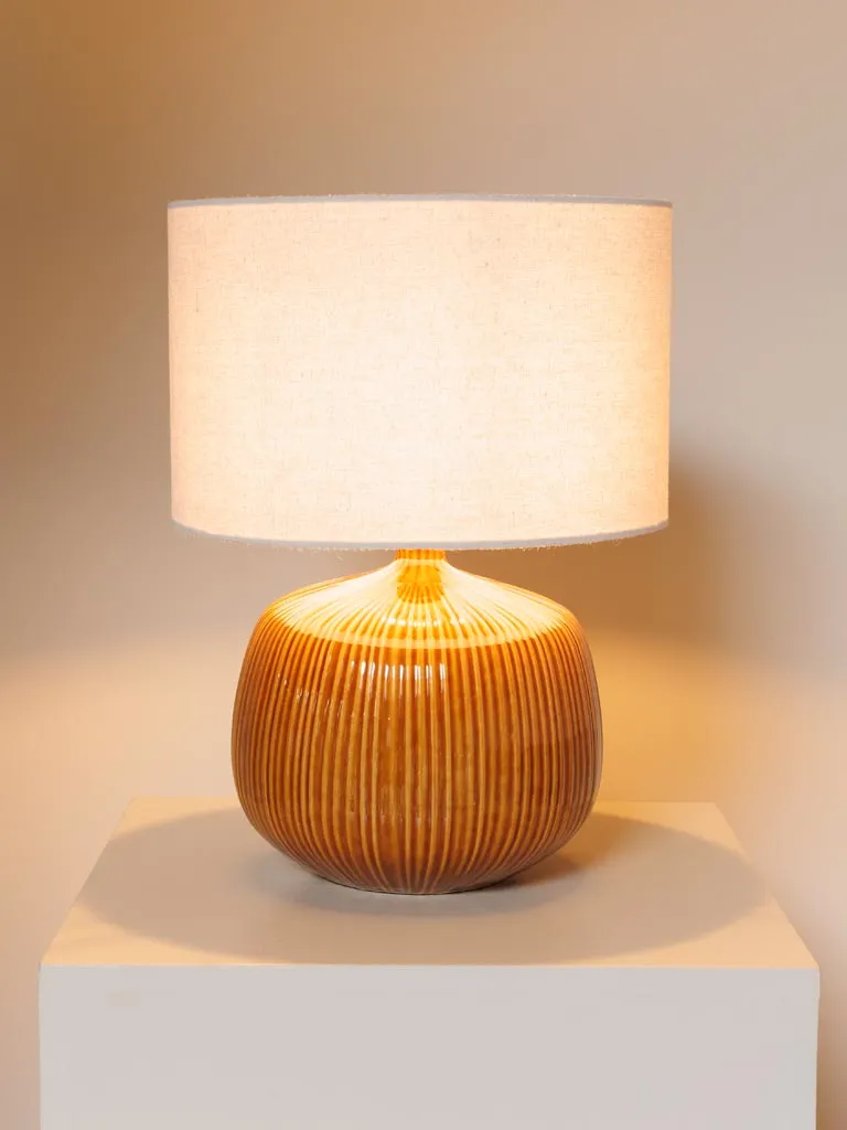Petite lampe ocre Esta 3.webp