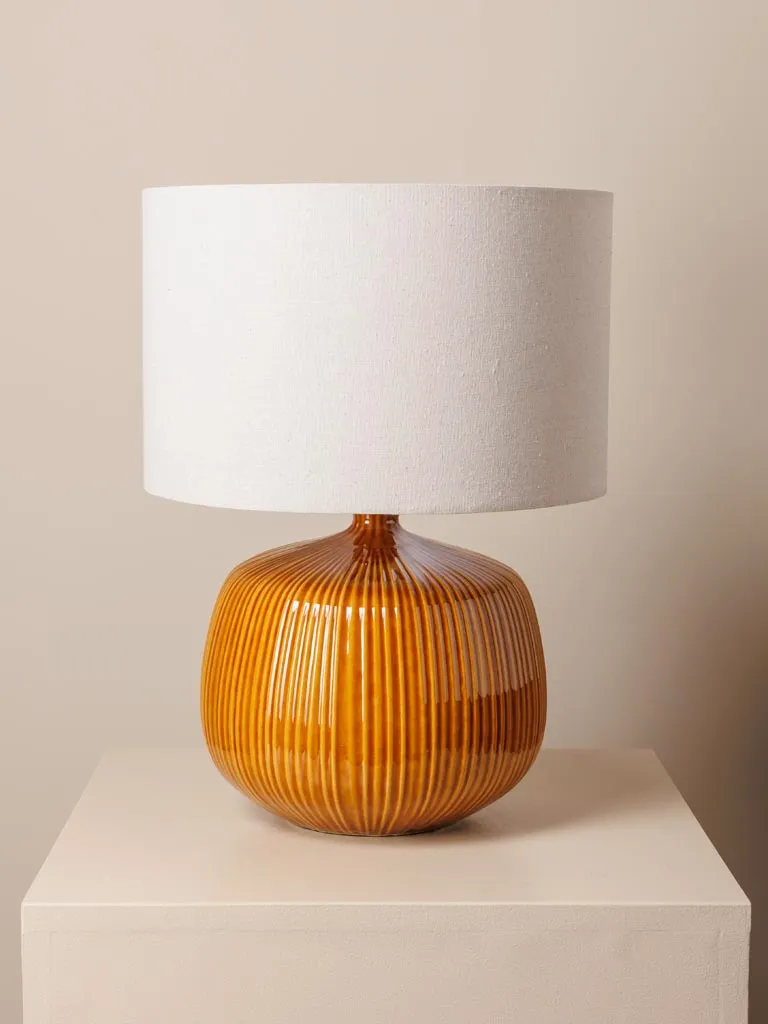 Petite lampe ocre Esta.webp